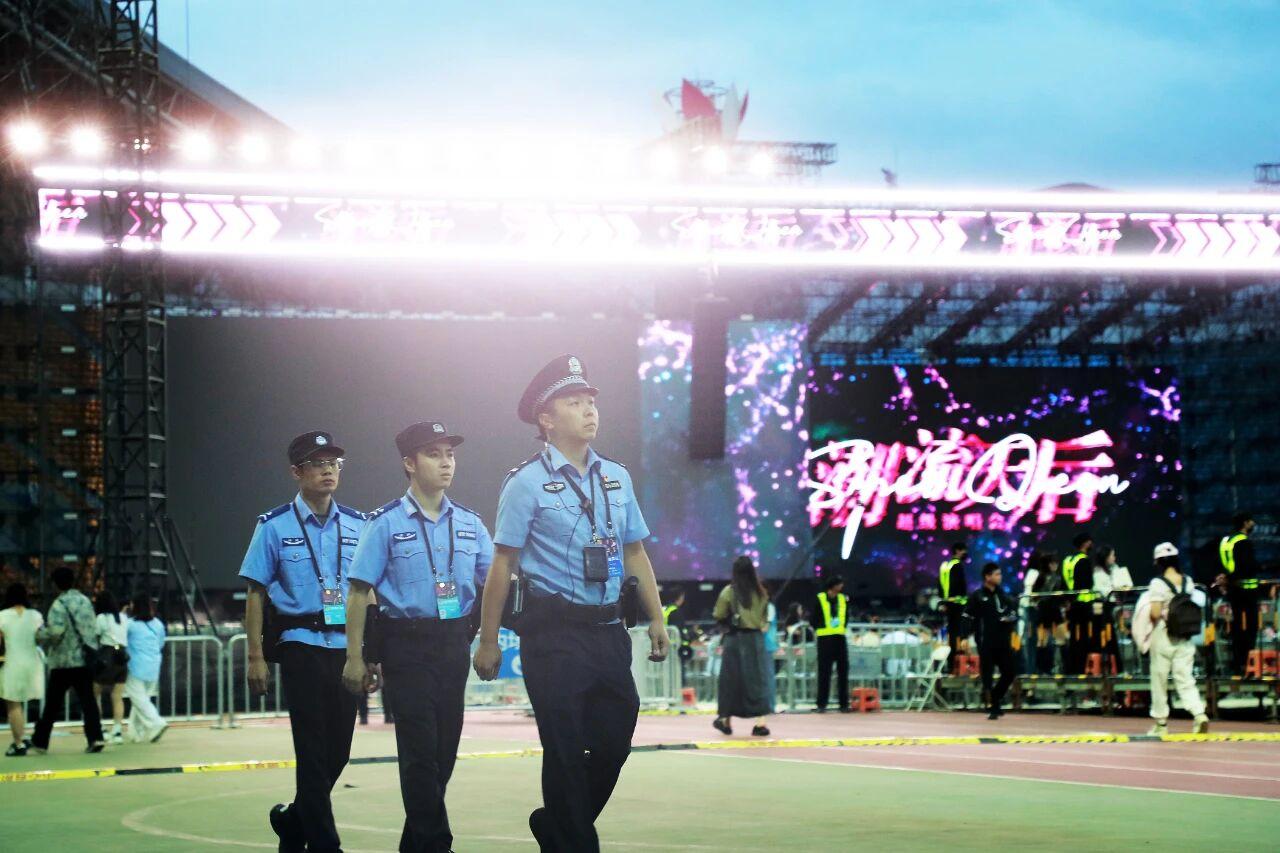 貴陽觀山湖公安用忠誠(chéng)擔(dān)當(dāng)守護(hù)“潮流”現(xiàn)場(chǎng)