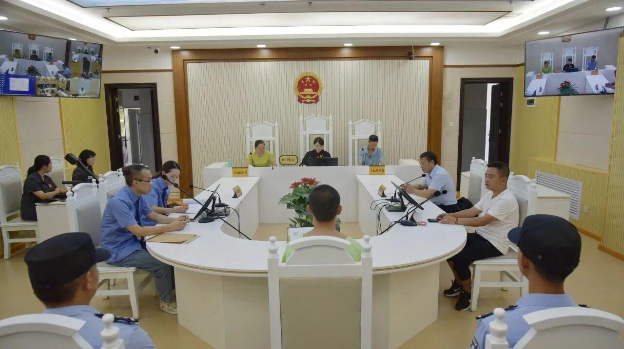 貴州鎮(zhèn)寧法院?jiǎn)⒂谩昂线m成年人”參與訴訟制度，保障未成年被告人合法權(quán)益