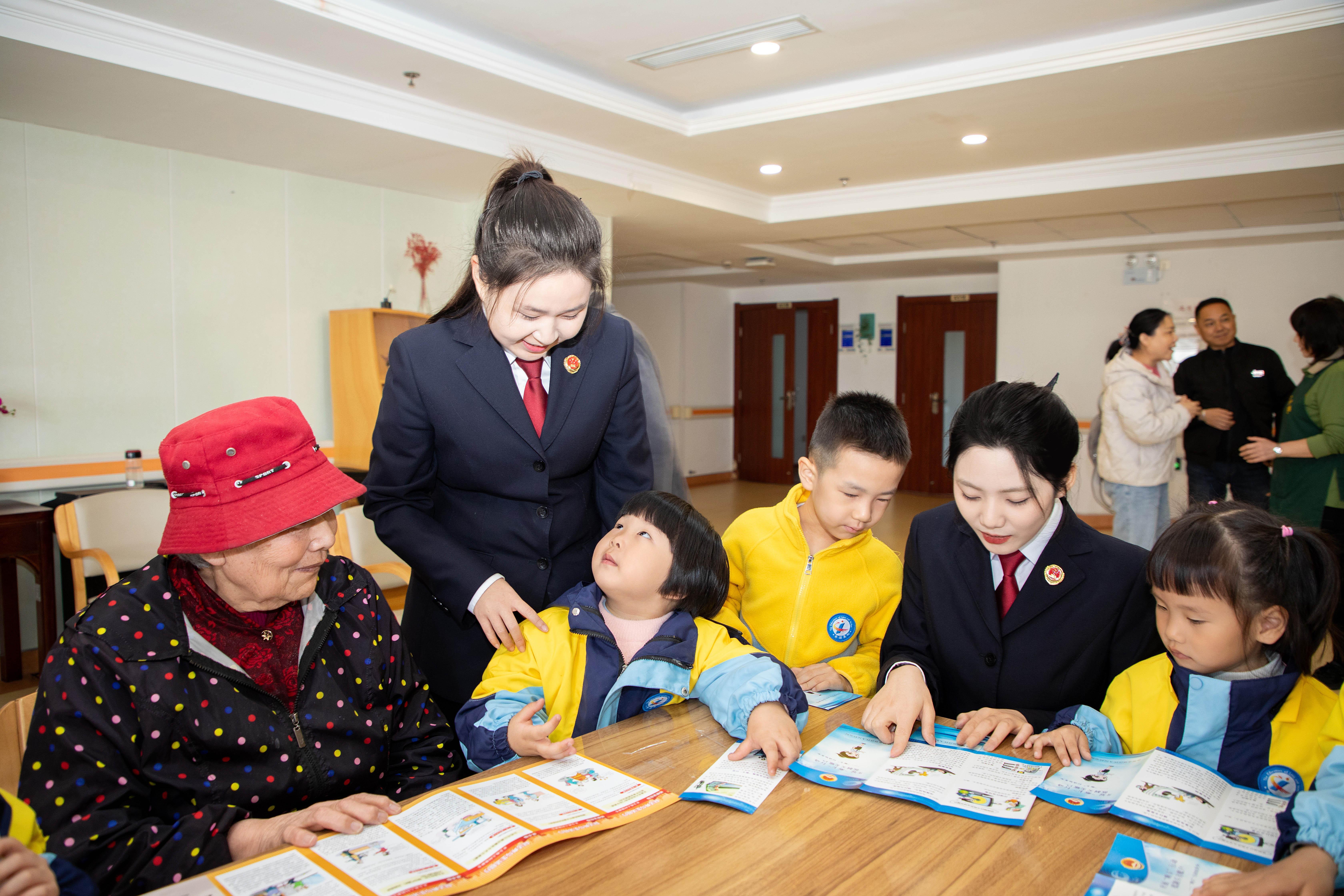 檢察溫情暖重陽 法治護航桑榆情