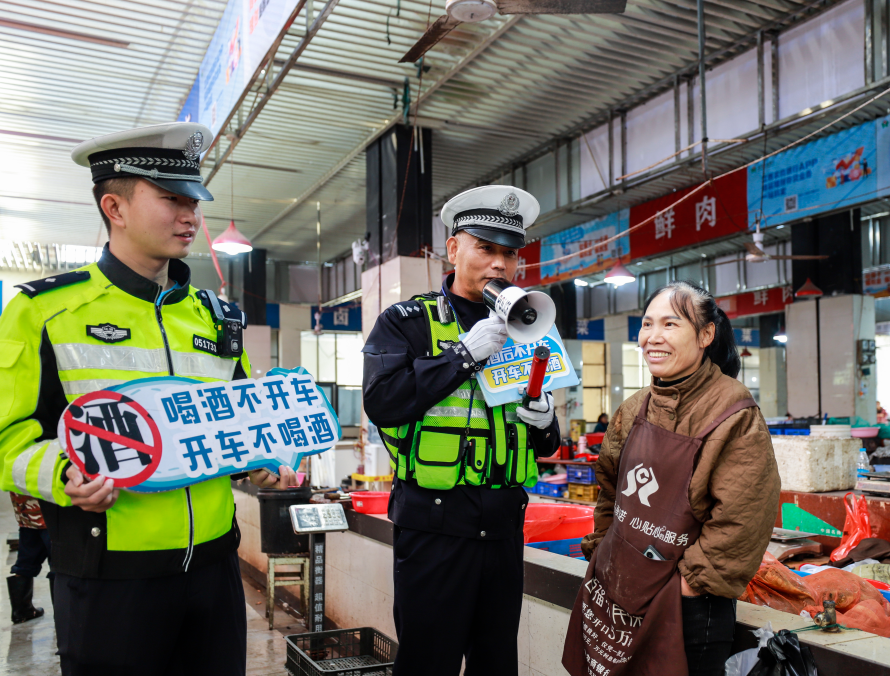 江西新余：“陽光下的守護(hù)”法治宣講進(jìn)集市