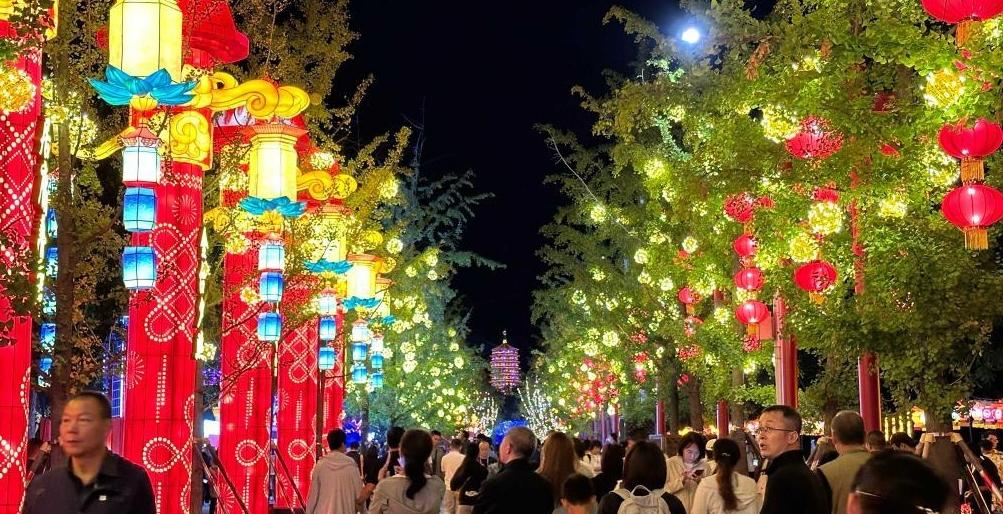潮體驗(yàn)、微度假、熱IP——中秋節(jié)假期各地消費(fèi)市場掃描
