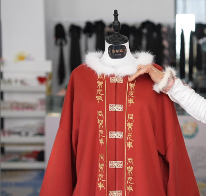 新春走基層 | 香味漢服、AI設計……漢服里的“黑科技”